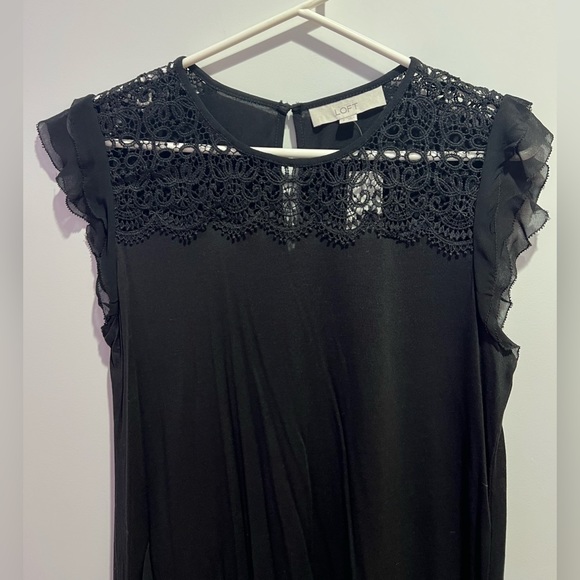 NWT Ann Taylor Loft Black Short Sleeve Blouse With Ruffle & Lace Detailing - Picture 3 of 7
